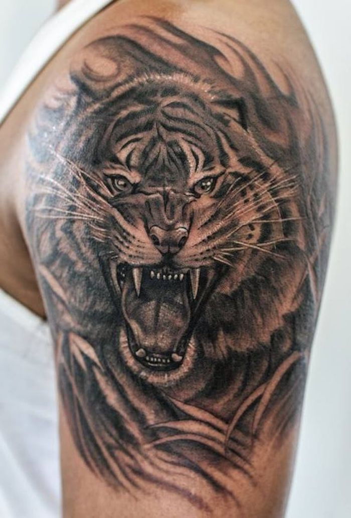 tiger tatuering, övre arm tatuering, tiger huvud, tatuering i svart och vitt