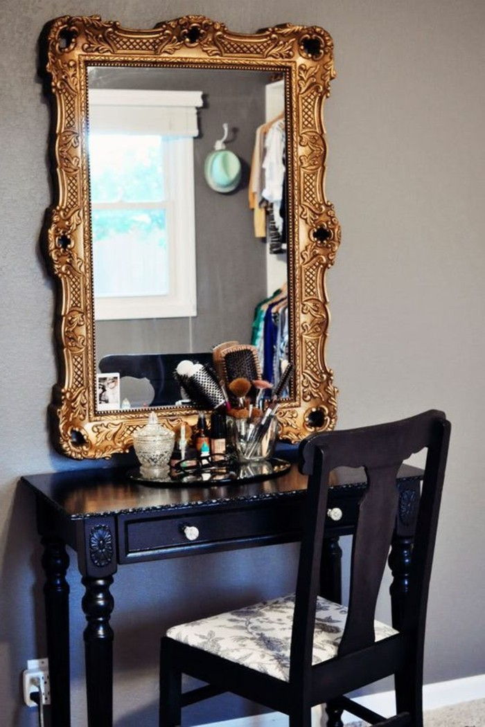 10 toaletný stolík-komody-black-table-black-sedačková zrkadlo-with-zlatom ráme
