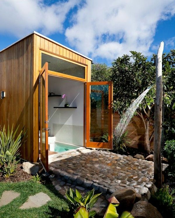 Sodo-sauna su dušo kabina