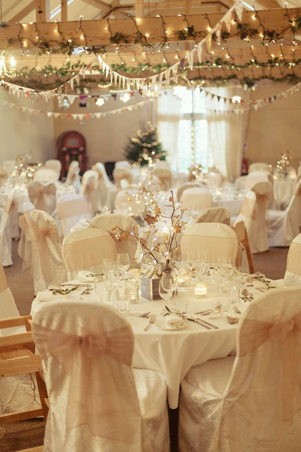 białe świąteczne dekoracje - elegancka restauracja