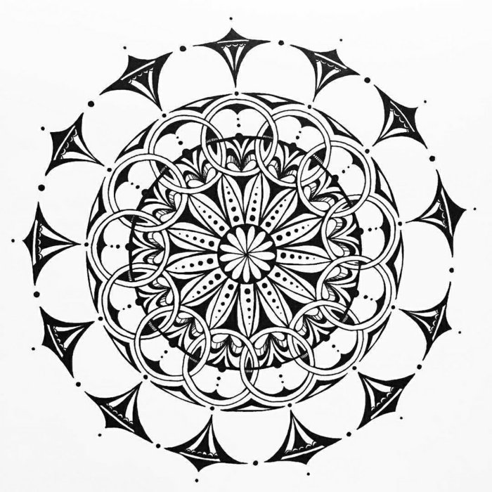 Mandala mallar för nybörjare, många cirklar, skärpade former, små och stora prickar, blommotiv