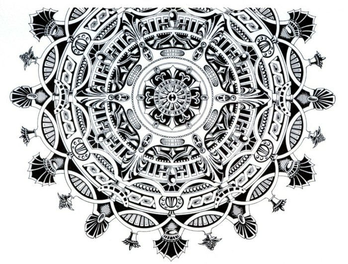 komplexa mandala med många ornament, kedjor, repeterande mönster, svartvitt ritning