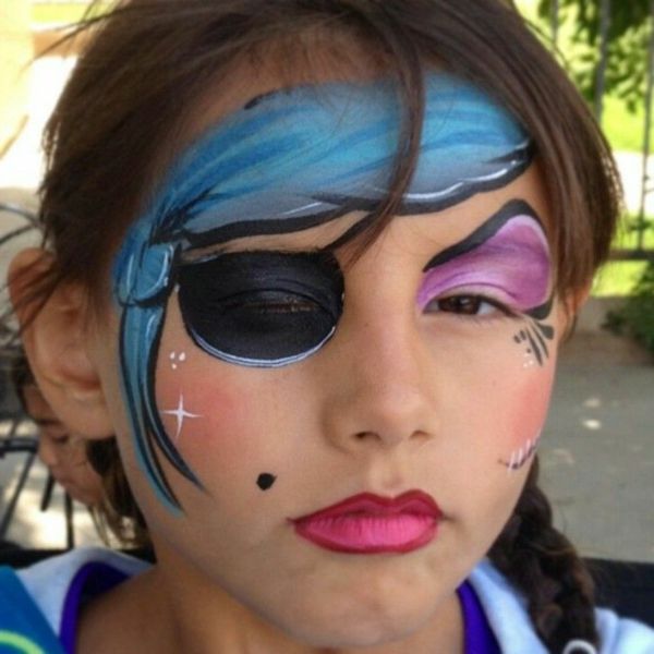 piratų makiažas - linksma merginos išvaizda - labai kieta nuotrauka