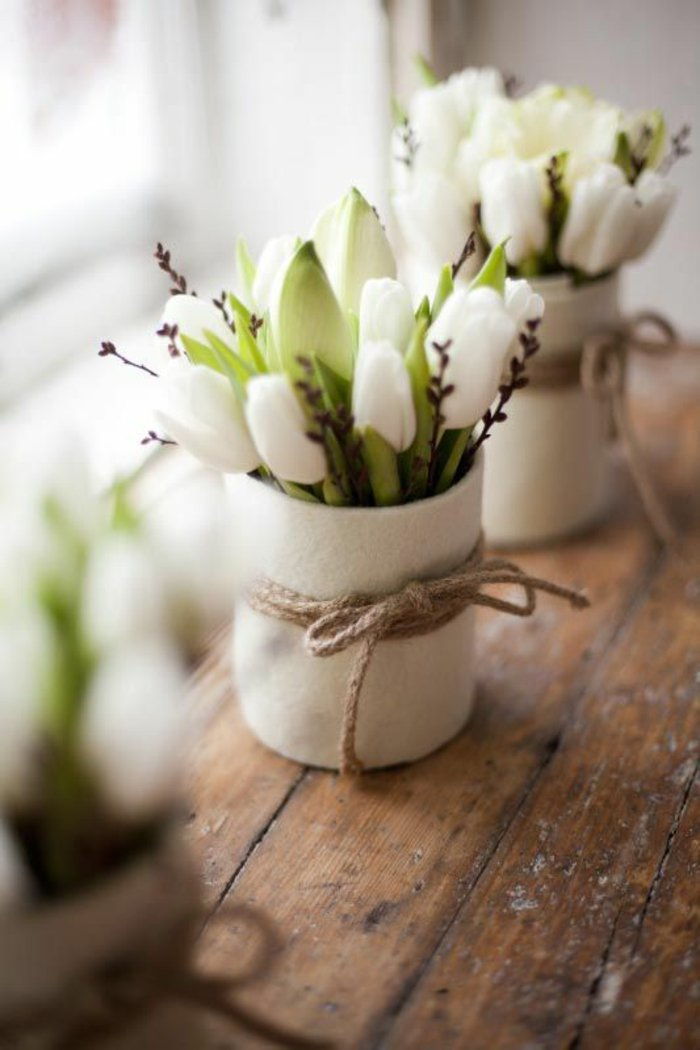 2 foto primavera freschi foto di tulipani bianchi