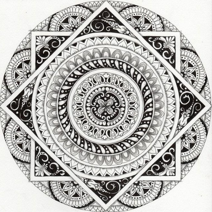 Mandalas pentru colorare pentru avansate, un cerc mare, două pătrate mari, multe detalii