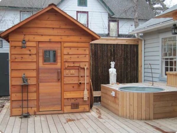Jardim sauna de madeira e água