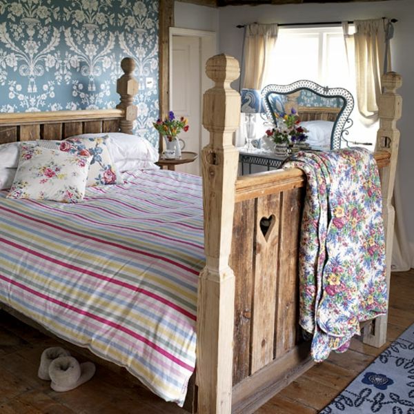 Country-style spalnica - lepa lesena postelja design