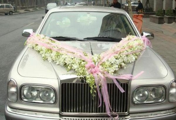 zaujímavé šperky na auto na svadbu