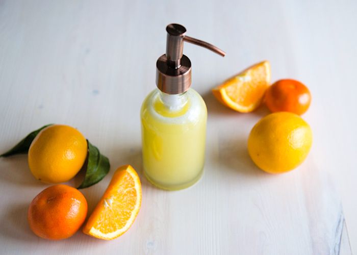 Naredite svoj gel za prhanje, dišav z oranžno limono in olje grenivke