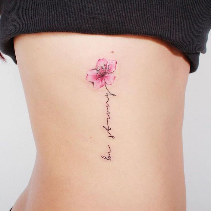 tatuaj inscripționare, femeie mi klener tatuaj mi flori motive pe partea corpului