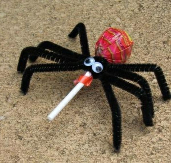 remeselnícke nápady pre materskú školu - chladný dekoratívny pavúk