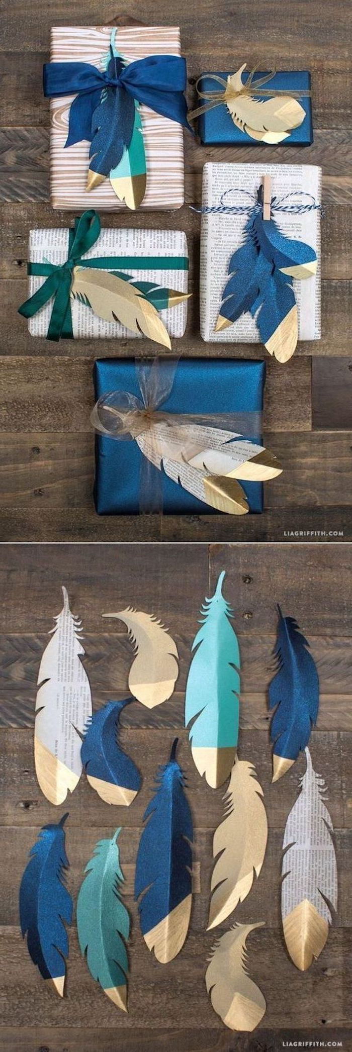 Balíček darčeky v novinách a ozdobte farbené perie