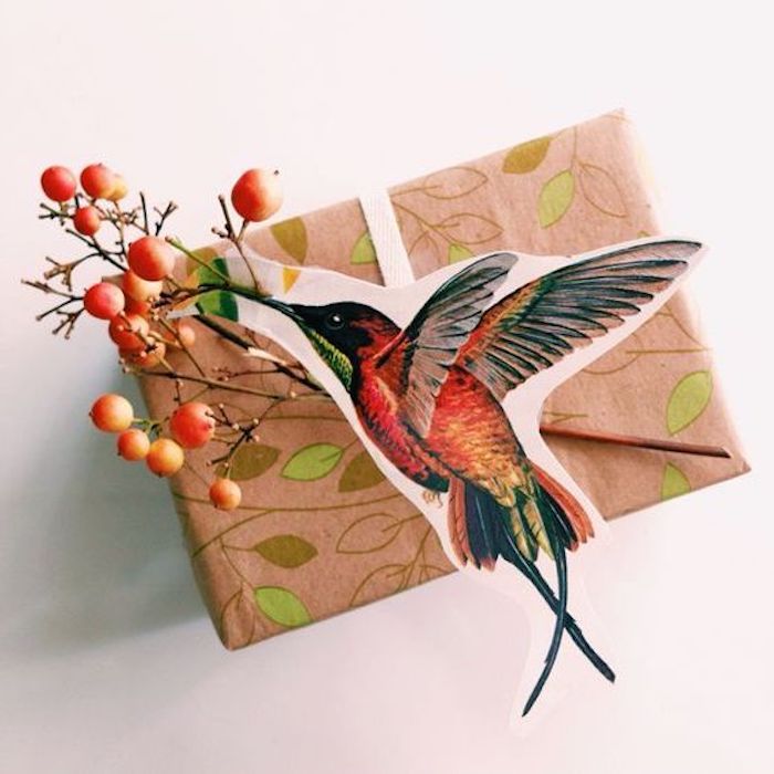 Hummingbird balenie, kolibrík z lepenky, darčeková výzdoba s pobočkami