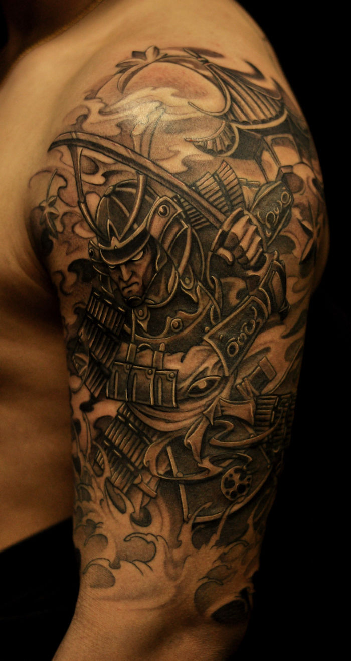 tatuaj luptător, tatuaj japonez, cască, katana, sabie samurai