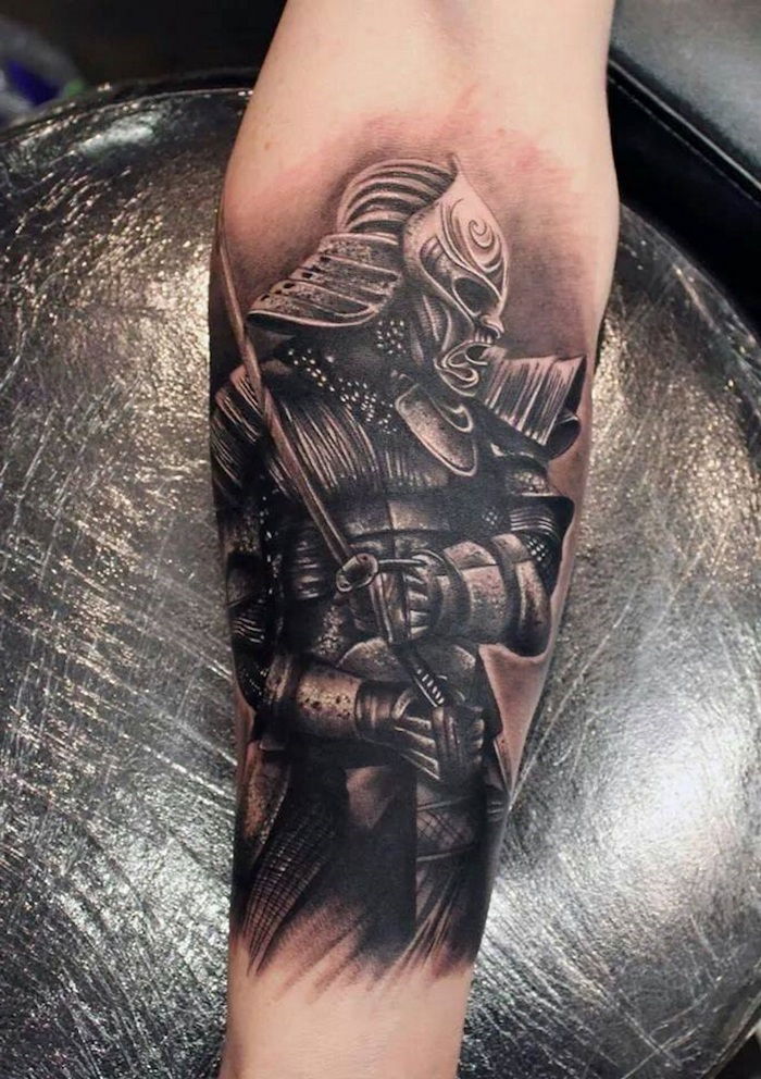 tatuering av fighter, underarm tatuering i svart och grått, tatueringar