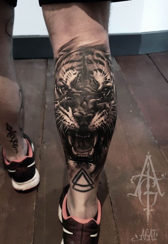 tatuaggio di tigre, scarpe sportive, testa di tigre, uomo, tatuaggio di gamba