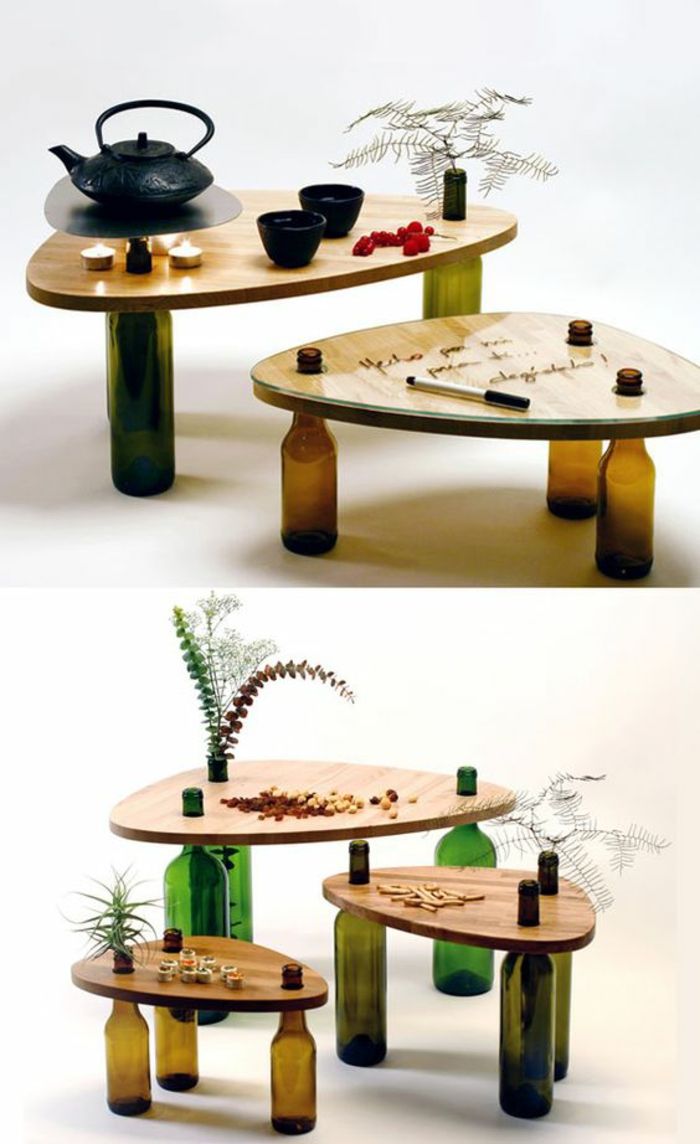 pomysły na upcykling - małe drewniane stoły i stare butelki wina