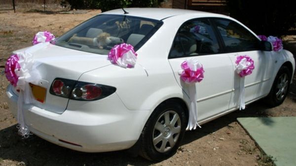 svadobné dekorácie pre automobily - ružové brúsenie