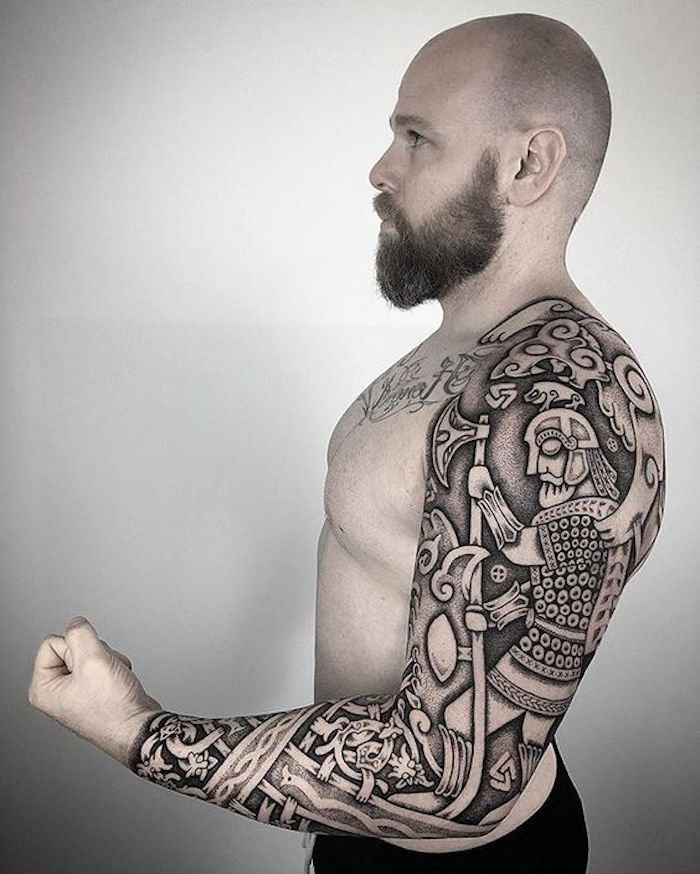 viking tattoo, človek z dolgo brado, tetovaže rokavi, tetovaže v črni in sivi barvi