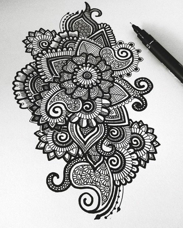 Desen cu forme ascuțite, spirale, motive florale, tehnică de desen, creion negru