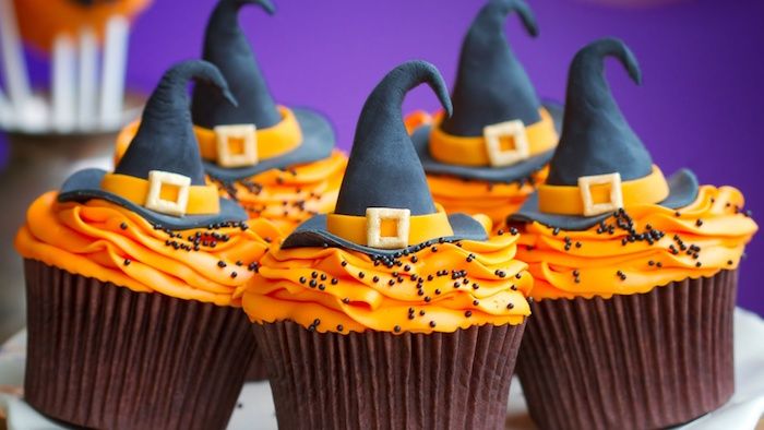 Helovyno pyragas su šokoladu, fontanso raganos skrybėlės