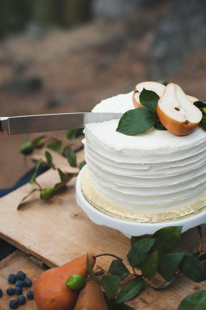 7-biało-pyszny tort urodzinowy-dekoracja-z gruszką