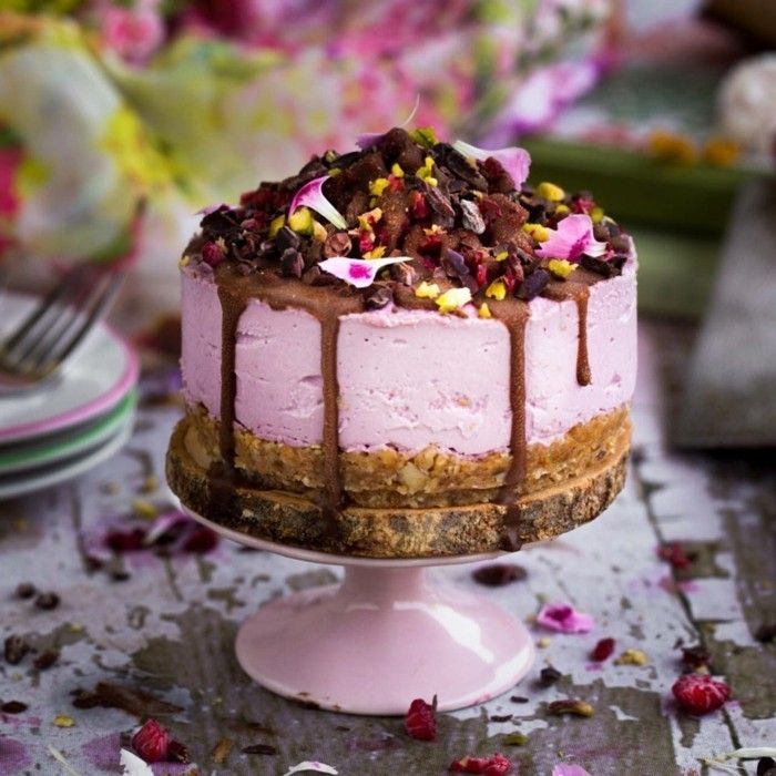 8 Didžioji gimtadienio tortas-su-rožinė stiklo šokolado ir džiovintų vaisių