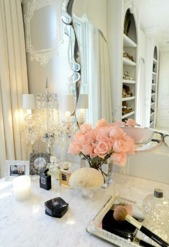 8-dressing bord-toalettbord-med-piegel-rosa-Roses-makeup-lampe