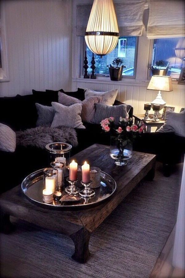 liten stue satt opp - sofa kaste puter og lys