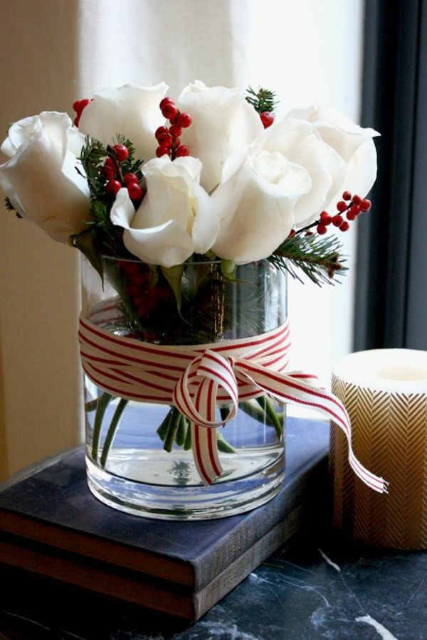 Juldekorationer - rosor i vit färg
