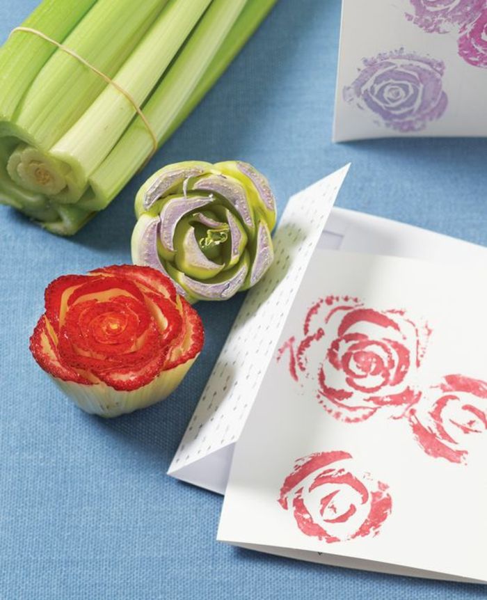 stempel fra grønnsaker i form av roser, papirstempel