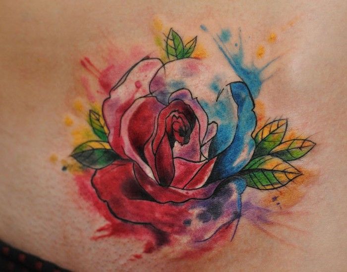 Tattoo pomen, akvarel tetovaža z rose motiva