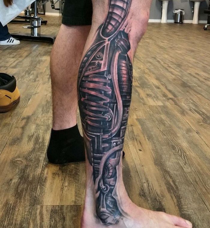 tattoo predloge moški, človek s črno in sivo tatoo na nogi
