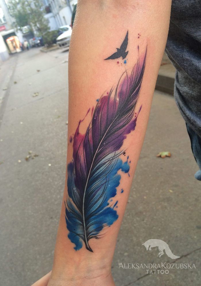 tatuaj de tatuaj, tatuaj acuarelă pe braț, pasăre și pasăre care zboară