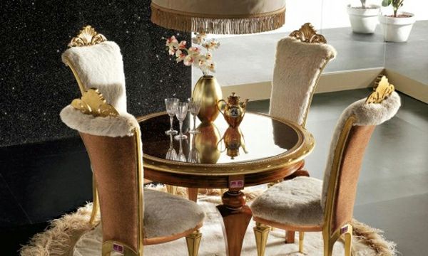 artdeco stil - elegantne stole in okrogle preproge