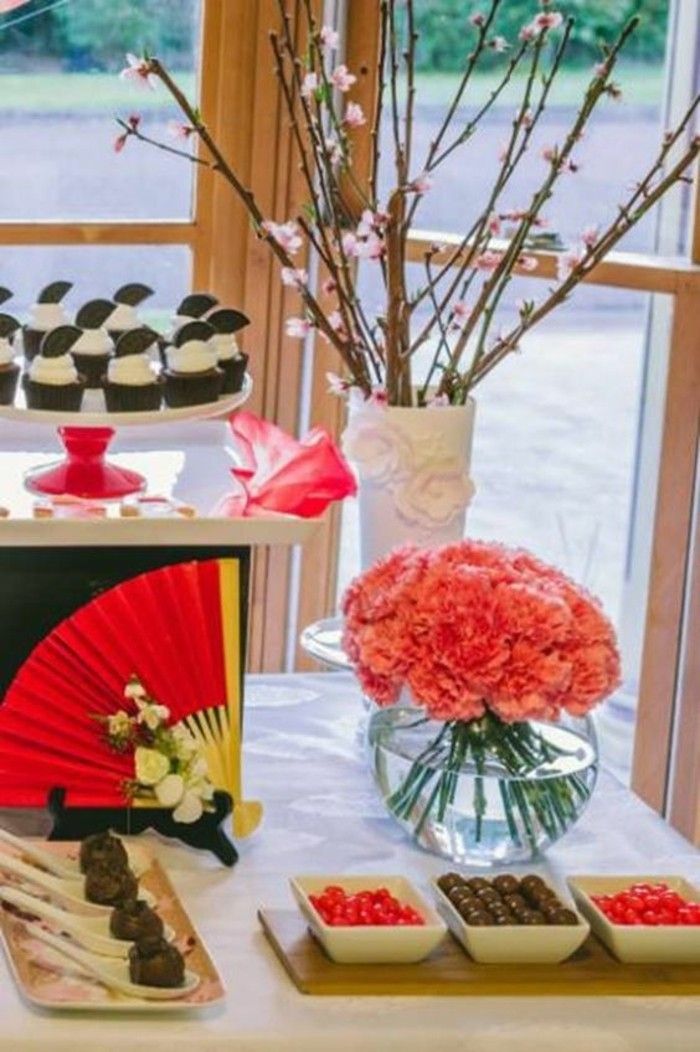 Azijos stalo papuošimas su Japonijos Cherry Blossom