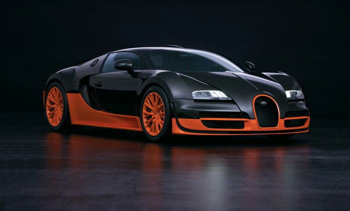 Oto İzci Bugatti Veyron ve siyah arka plan