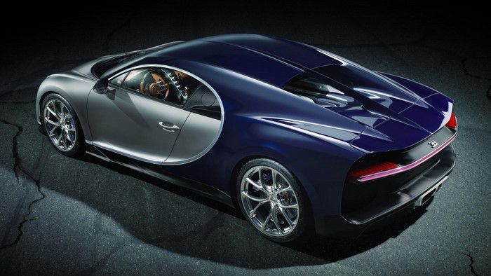Oto İzci Bugatti Chiron-of-the-back