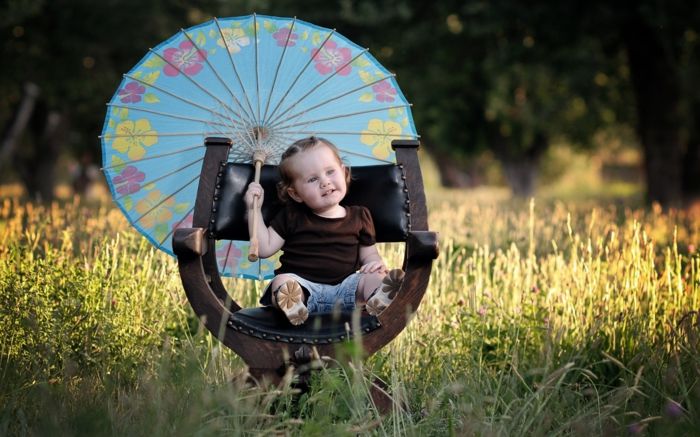 Baby Girl fotoliu în iarbă cochetă modelul Kinderschirm