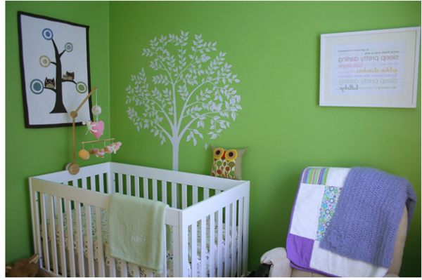 --Babyzimmer-väggkonstruktion-in-grön färg