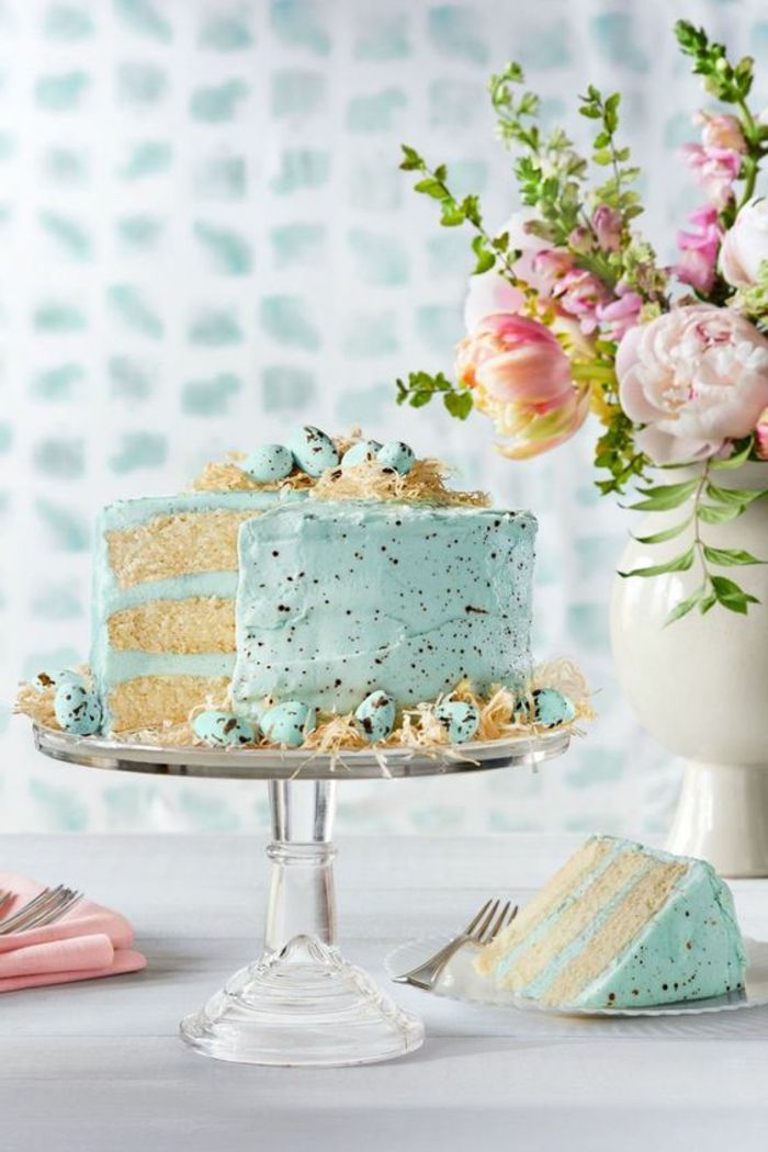 Tortas, pagamintas iš stiklinio pyrago, kuriame yra skonio ir likerio