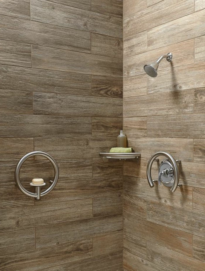 Bad-uten-fliser-moderne dusjhjørne med vegg-paneler