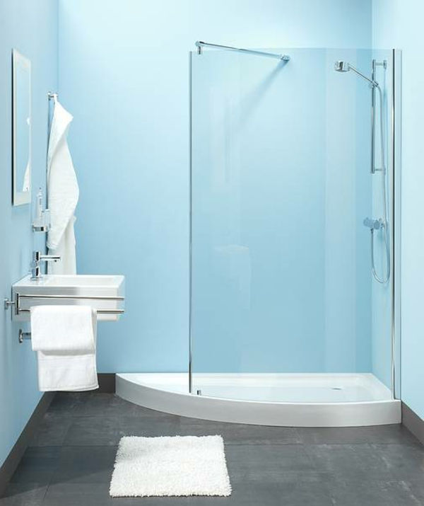 Badrum dusch-of-glas ljusblå väggkonstruktion idé