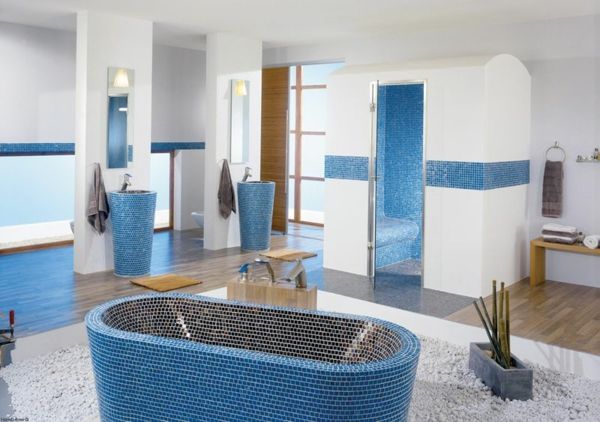 Badezimmer_freistehende_Badewanne_blau in lepo