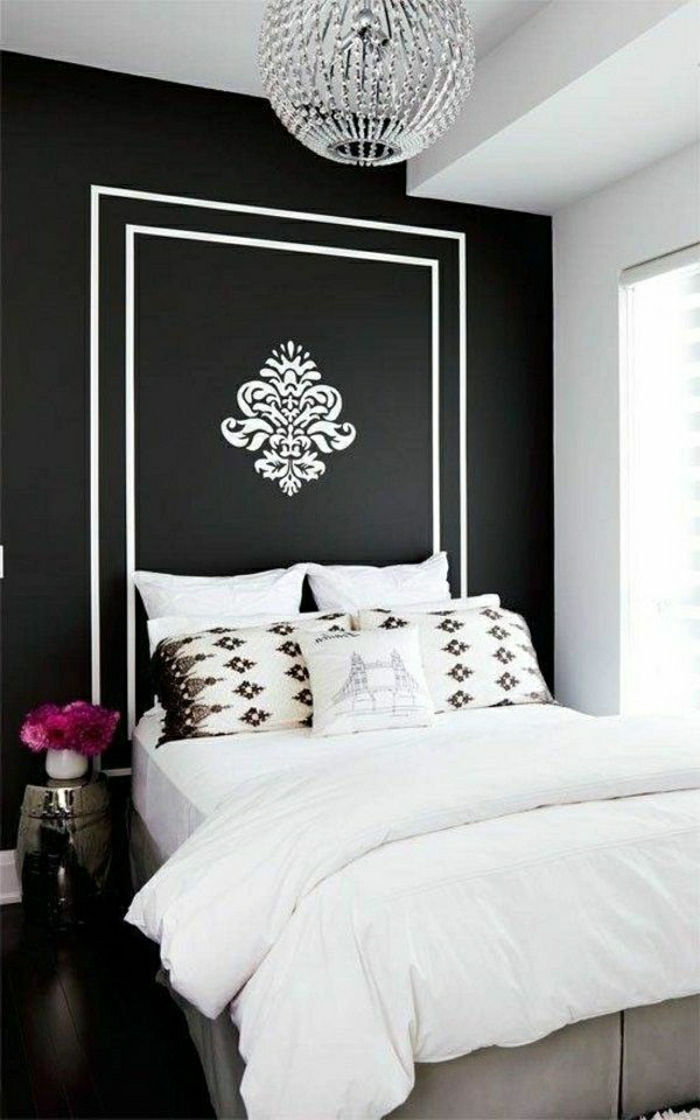 dormitor Baroc alb-negru decorare tapet candelabru de cristal