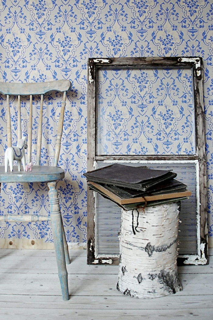 Barokk tapet-hvit-blå gamle vintage møbler