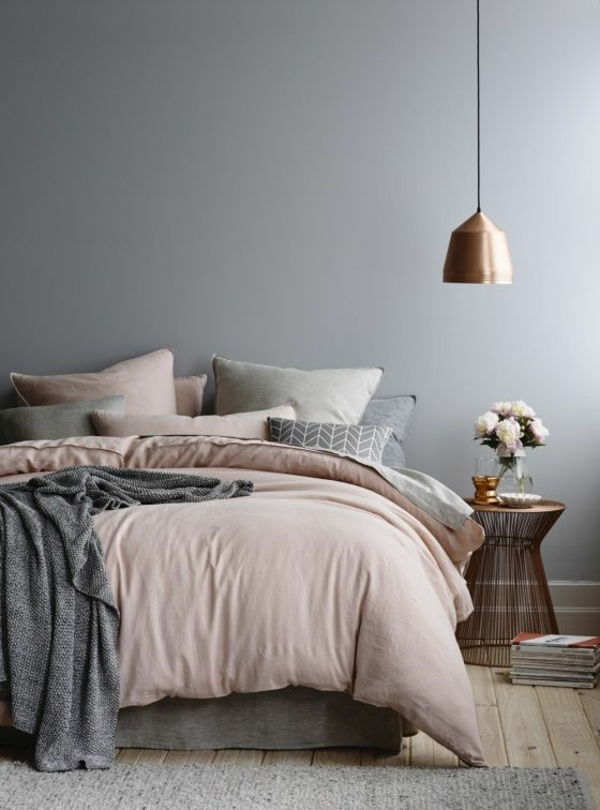 Bed-s-posteľnú bielizeň-in-ružovo-šedý