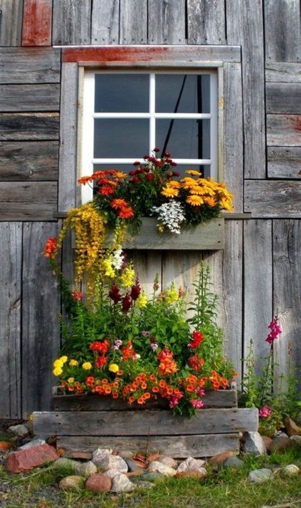 -Blumenkaesten-za-balkonom-od-lesa