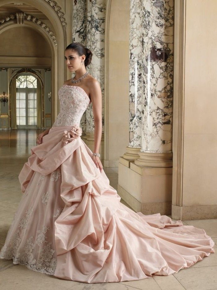 Svadobné šaty v ružových farebných princeznách