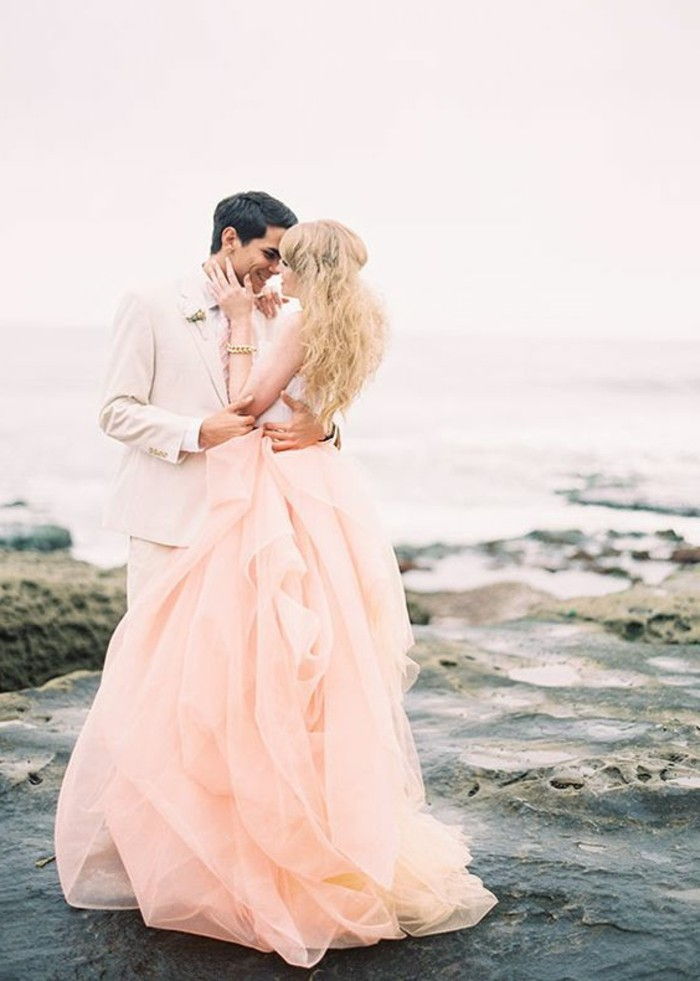 Svadobné šaty v ružovej jemné a krásne